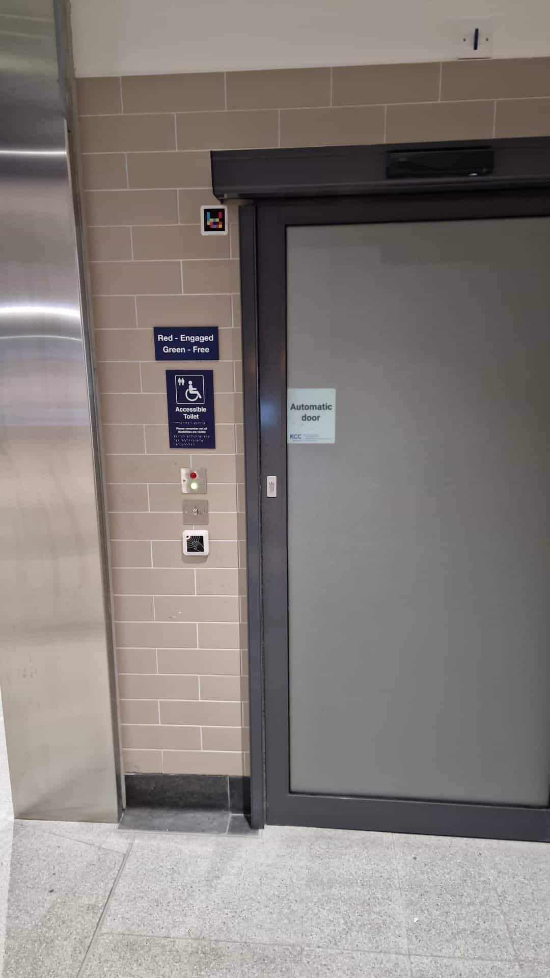 Belfast Grand Central — Accessible Toilet · Tür with NaviLens code
