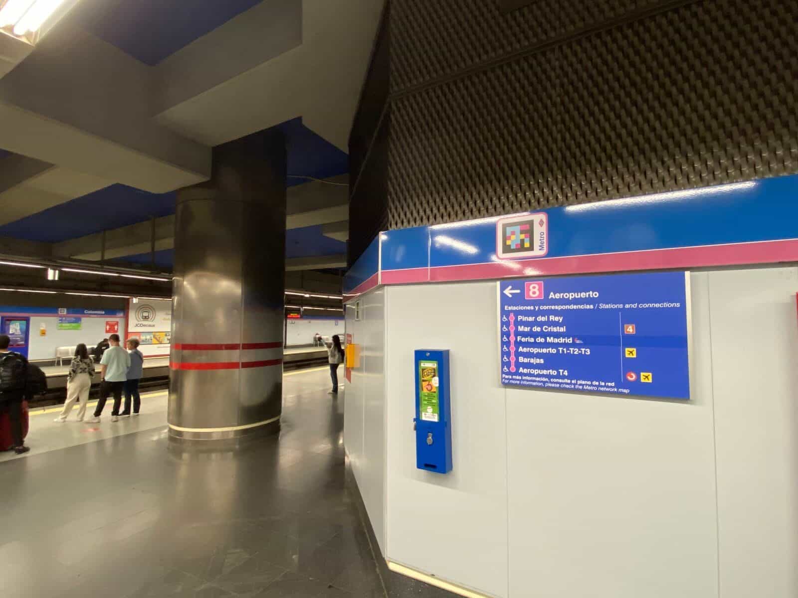 Platform at Madrid Metro's Aeropuerto T1-T2-T3 station (Line 8) with NaviLens marker