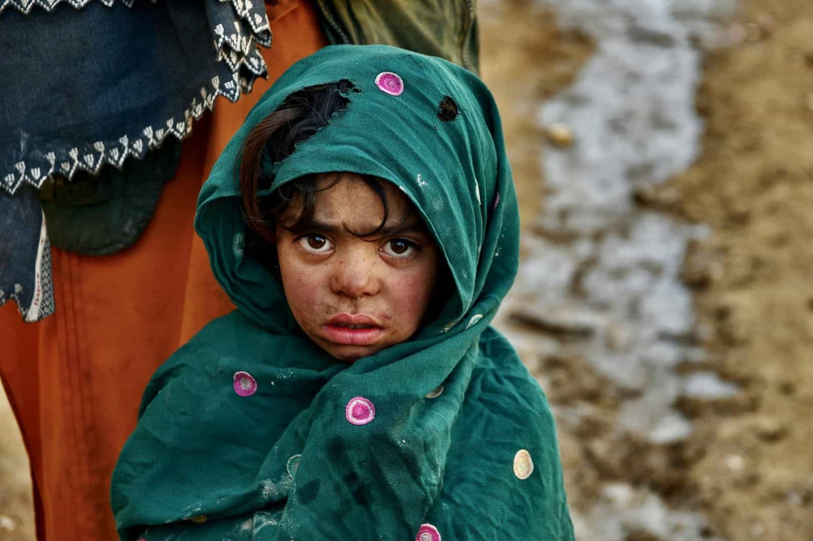 Afghan girl photographed by Giammarco Sicuro for Can you smile for me? The lost childhood