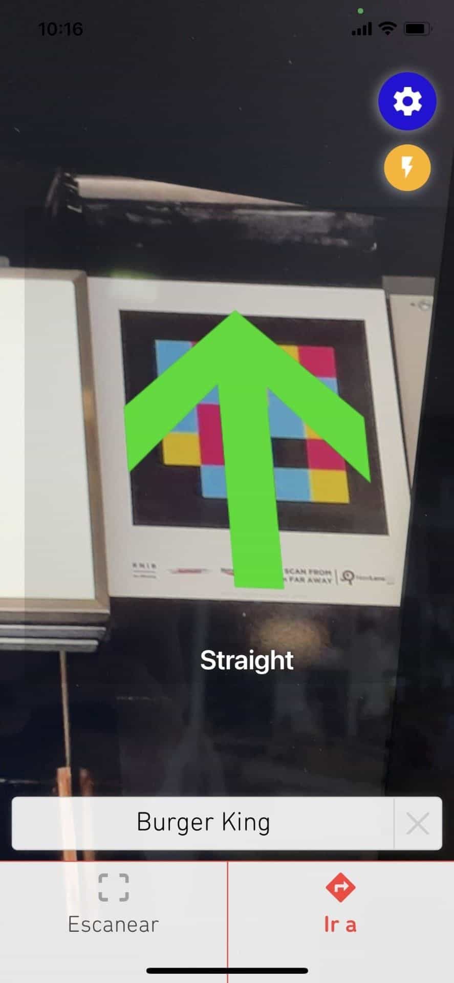 NaviLens GO app capture showing in-situ navigation at Euston towards «Burger King» — green «Straight» arrow overlaid on the scanned code