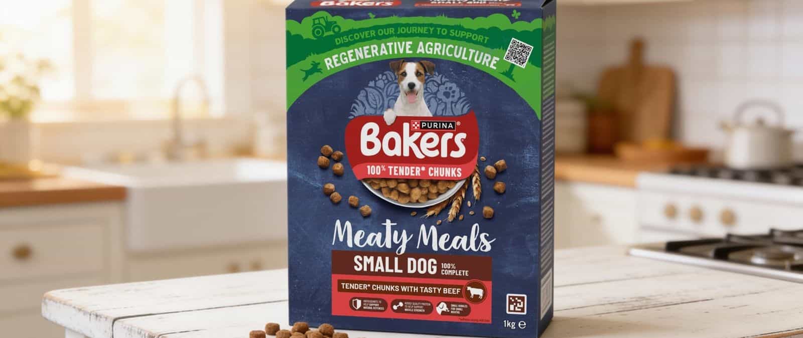 Bakers (Purina) Meaty Meals Verpackung im Supermarktregal mit aufgedrucktem NaviLens-Code für blinde und sehbehinderte Personen.