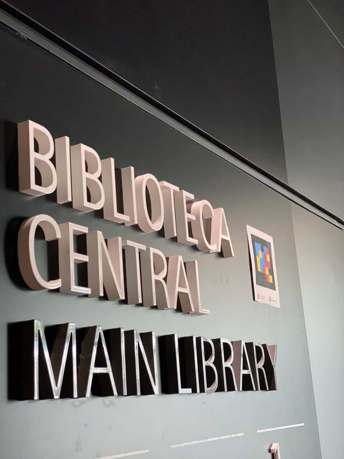 Main library of Universidad de Navarra with NaviLens marker