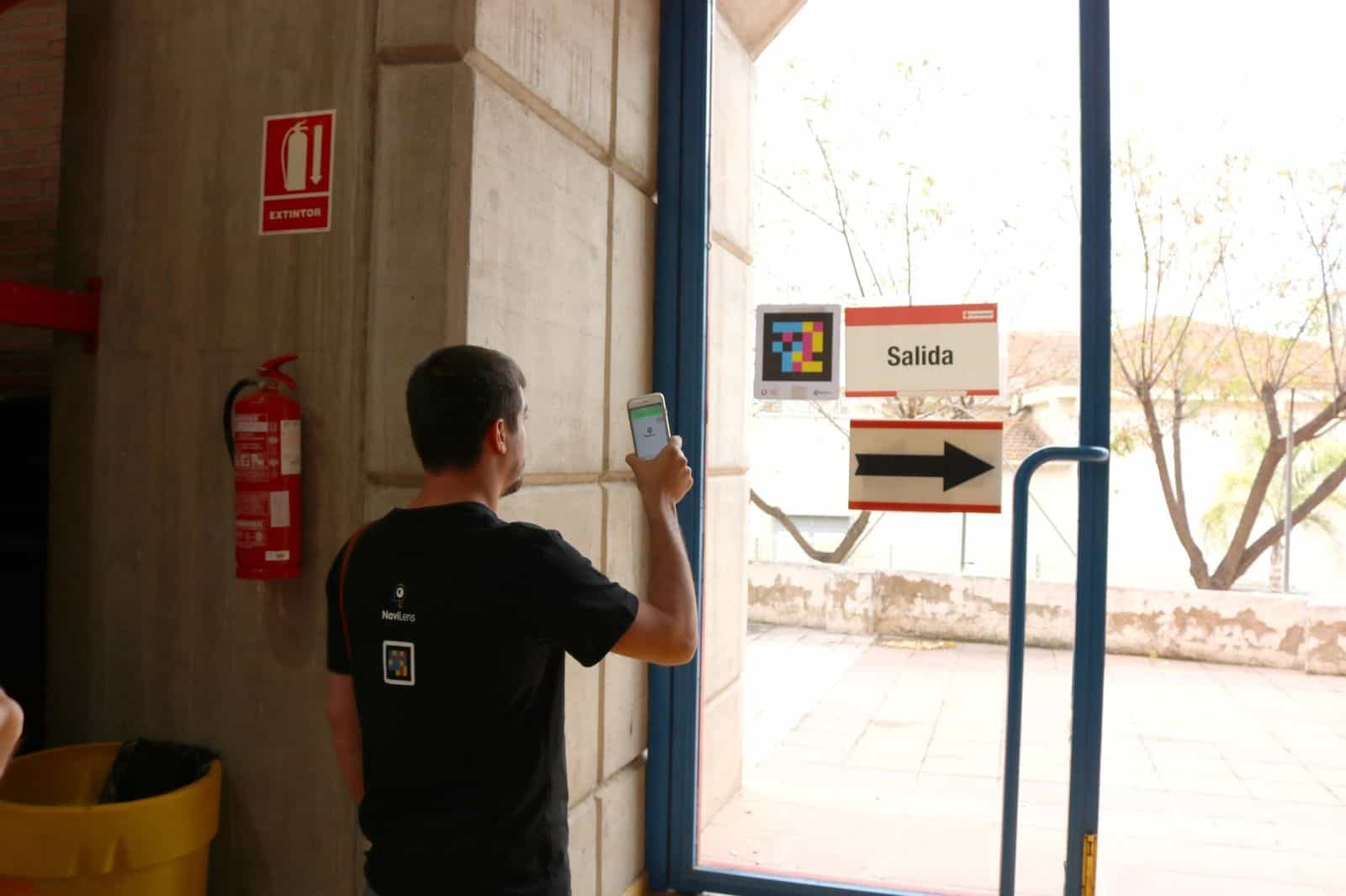 UME · Cruz Roja · Murcia 2018 — "Exit" sign with NaviLens code