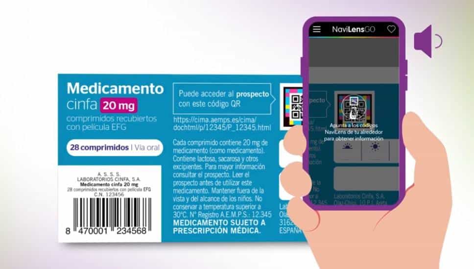 Illustration of a Cinfa medicine carton with a NaviLens code and a hand holding a smartphone running the NaviLens GO app.