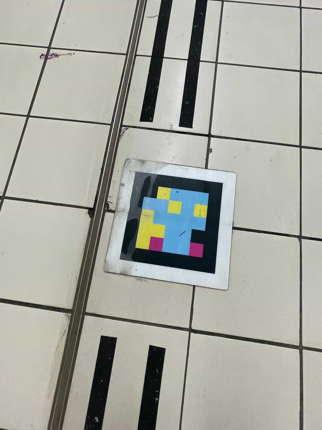 Carrefour Auderghem — Code auf der Leitlinie