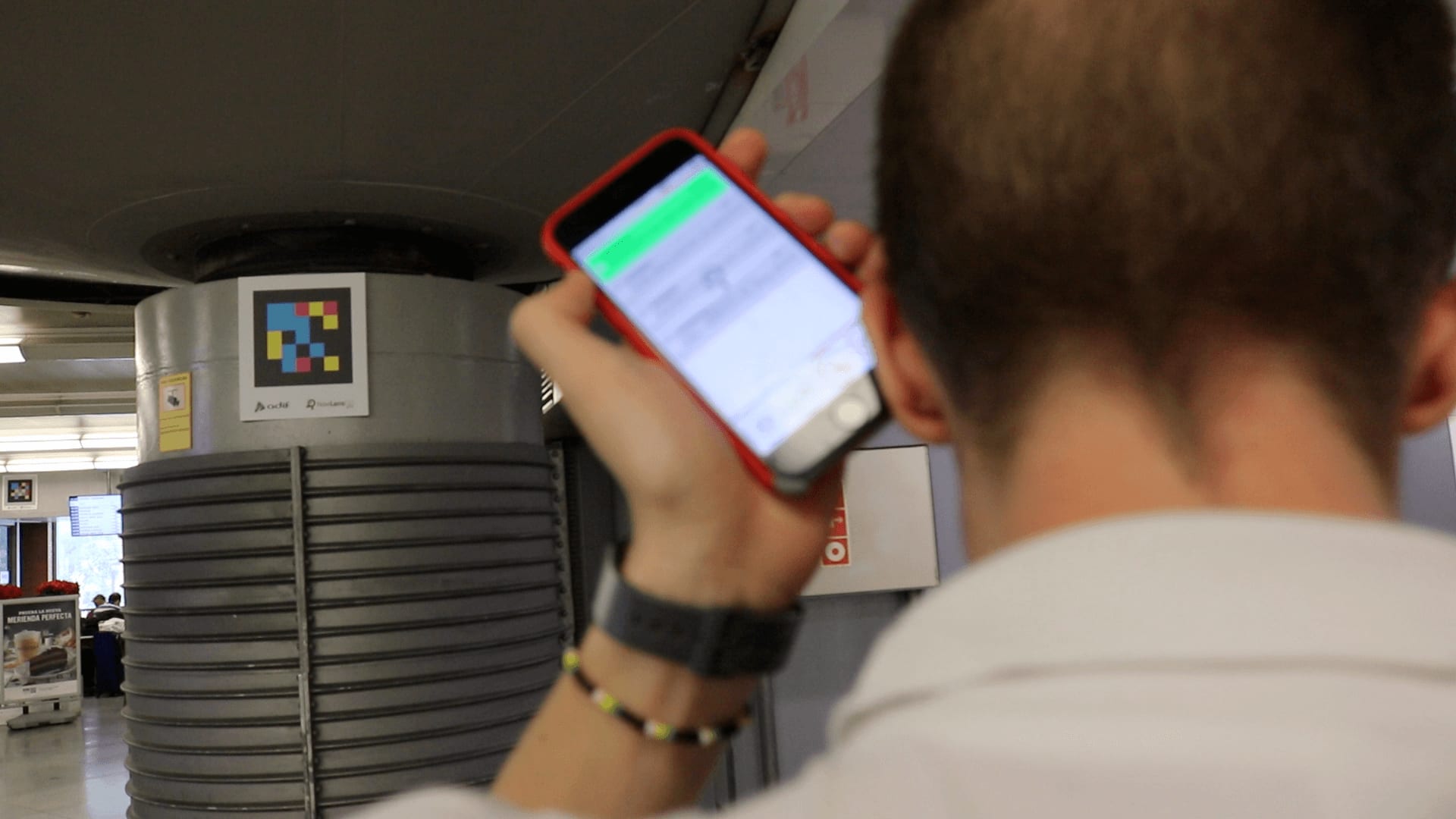 Estación de Atocha — NaviLens guía a personas ciegas hasta su AVE — Madrid