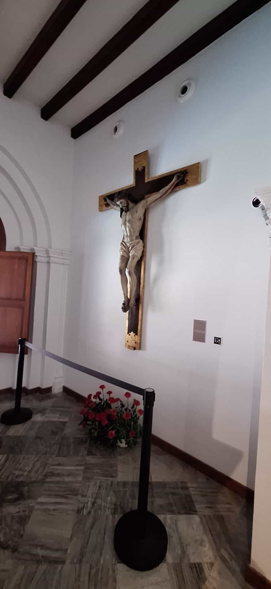 Cristo de las Isabelas con cartela y código NaviLens