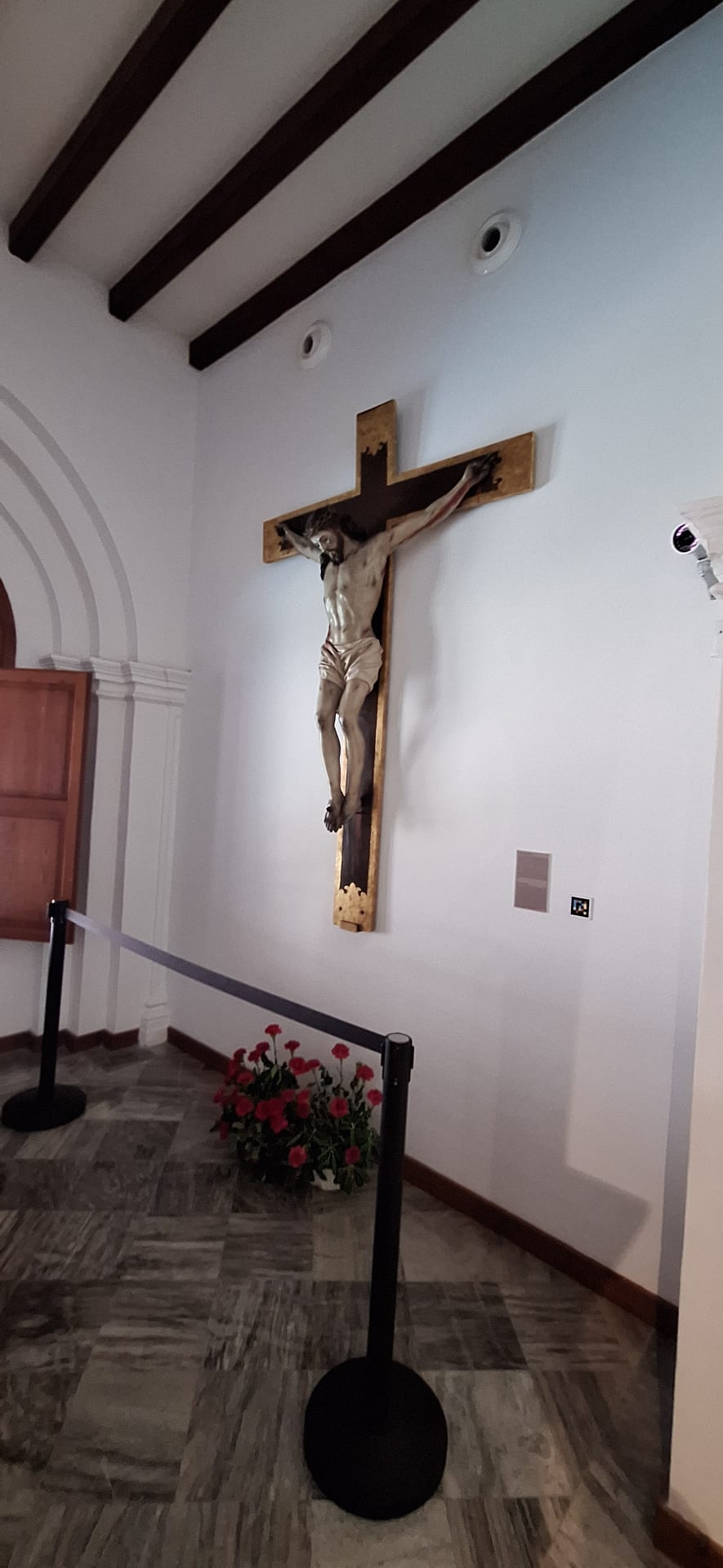 Cristo de las Isabelas con cartela y código NaviLens