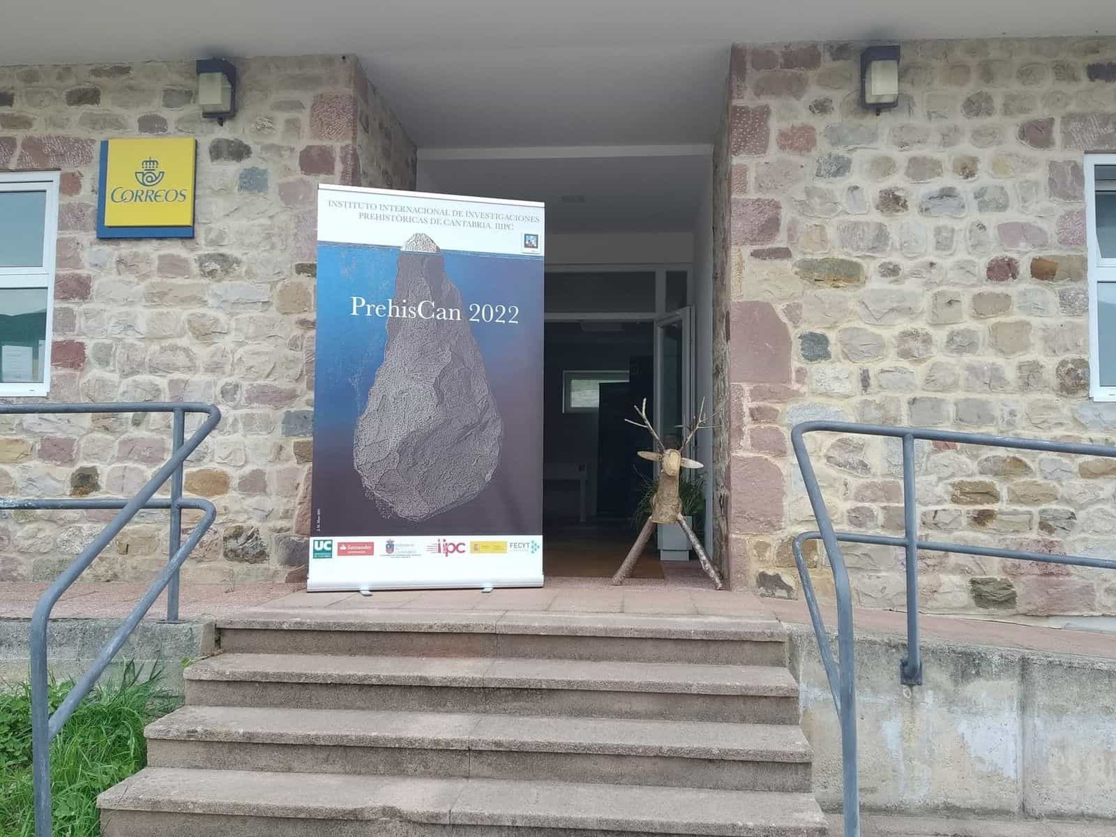 Ingresso della mostra PrehisCan dell’IIIPC a Puente Nansa con codice NaviLens