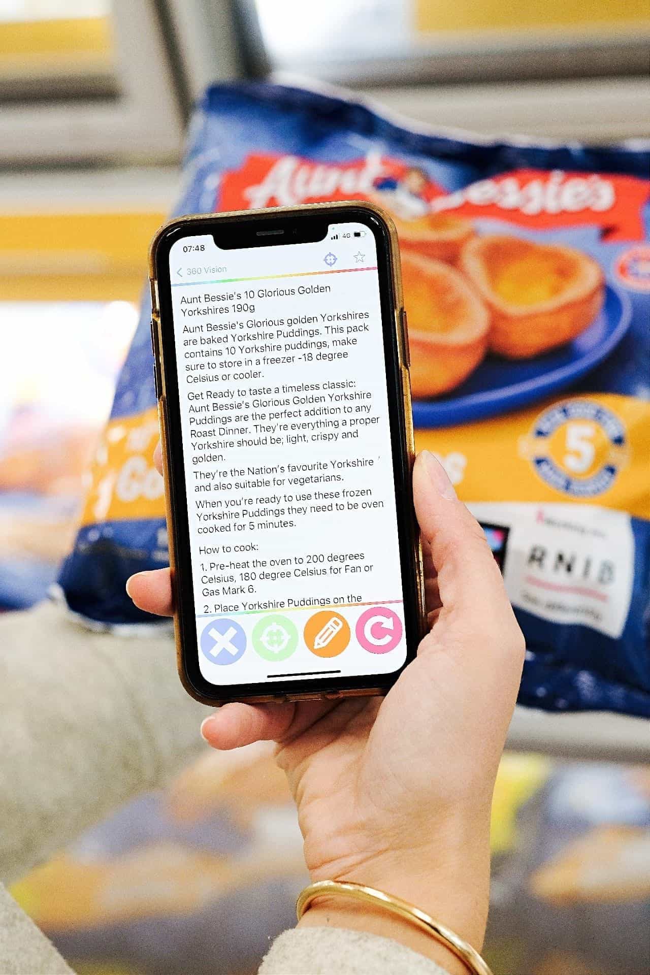Aunt Bessie's × RNIB — アプリが商品情報を音声で読み上げ