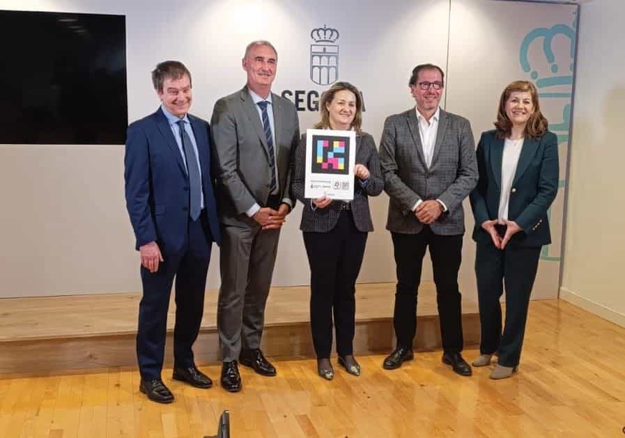 Offizielles Gruppenfoto im Rathaus von Segovia mit COF, ONCE und Stadtverwaltung