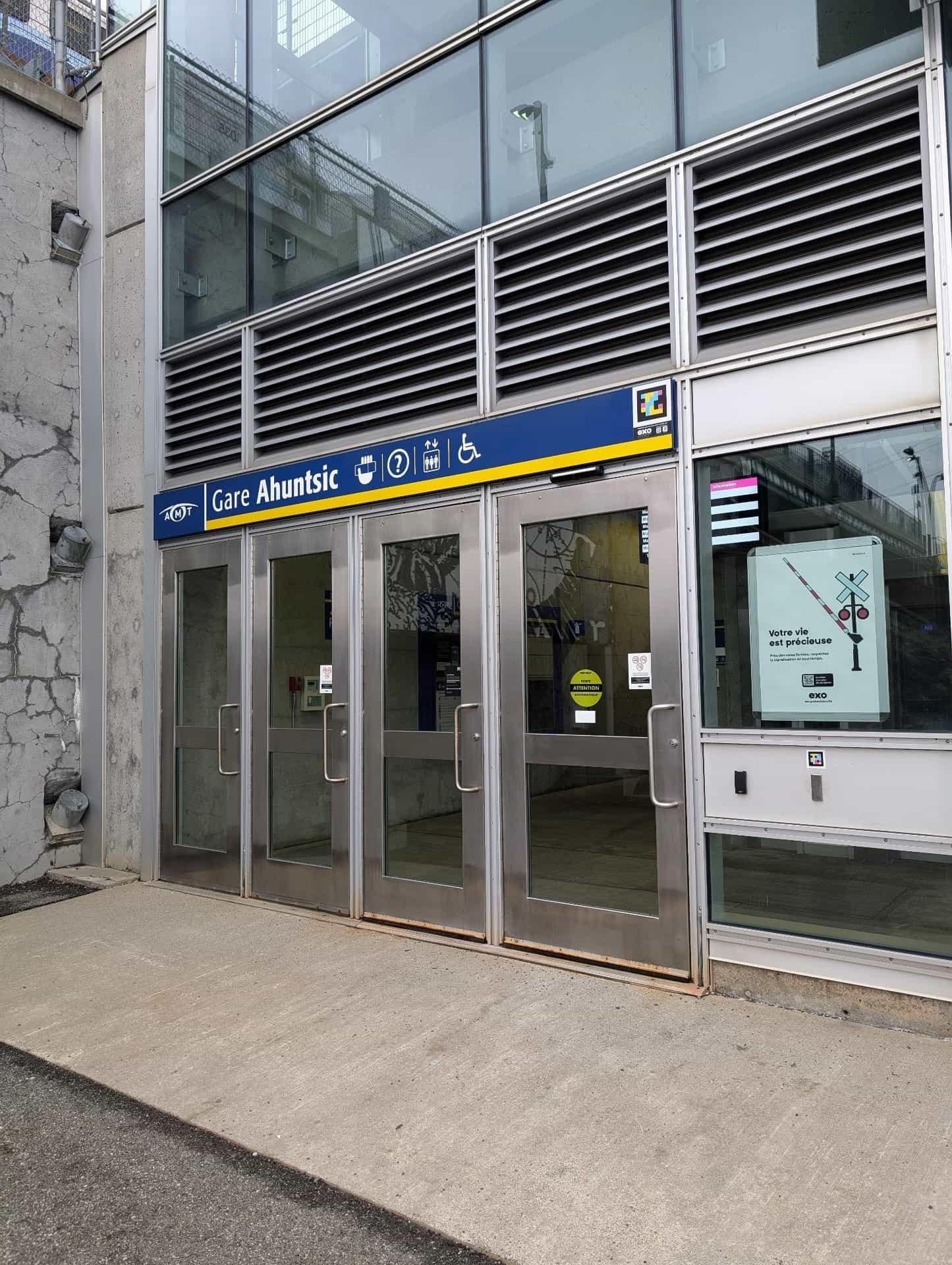 exo Montréal — accessible stations and buses (Mascouche · Mont-Saint-Hilaire) — Montreal