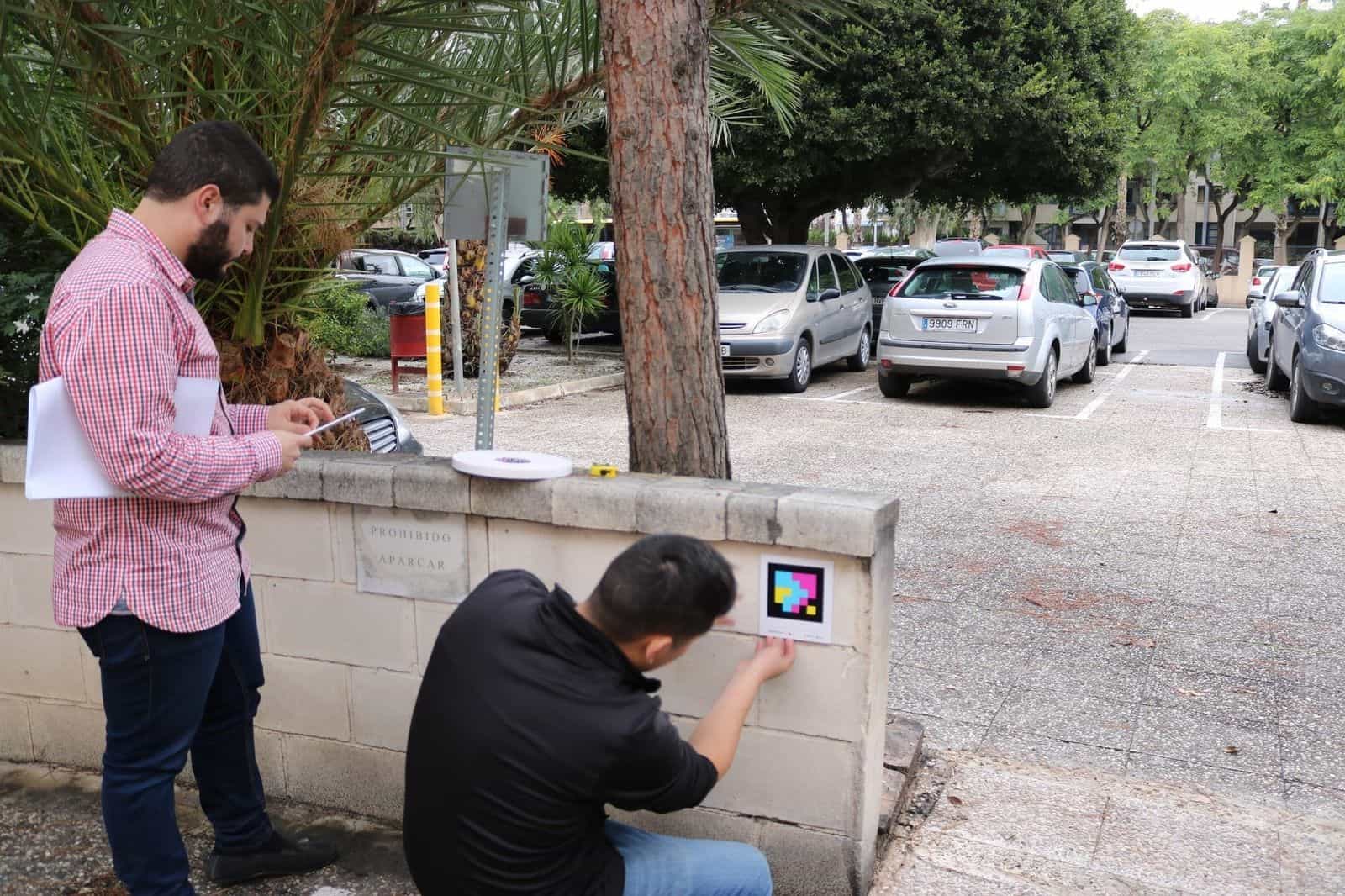 Installazione sul muro del parcheggio