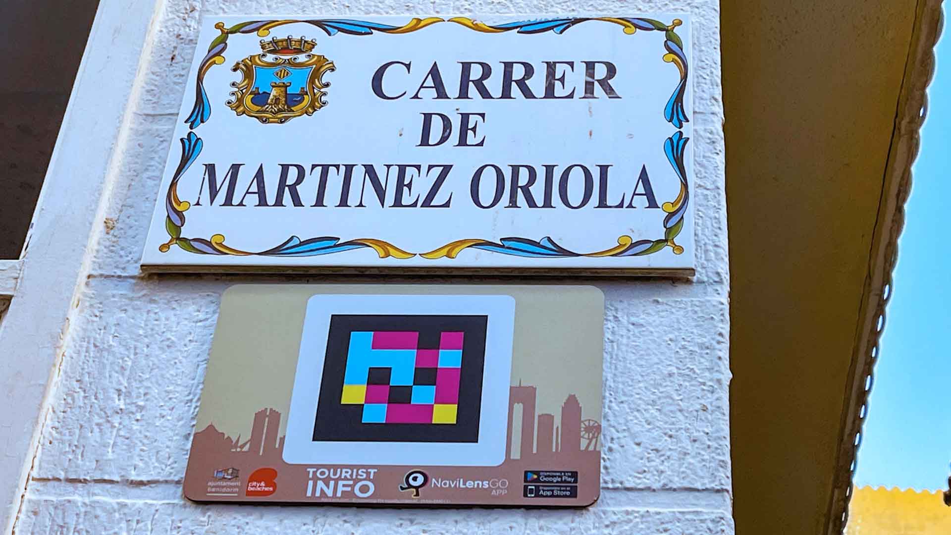 Oficina Tourist Info de Benidorm en Martínez Oriola con código NaviLens