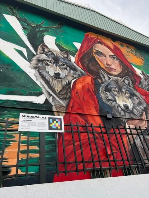 Muraltalaz — parcours d’art urbain accessible à Moratalaz avec NaviLens — Madrid