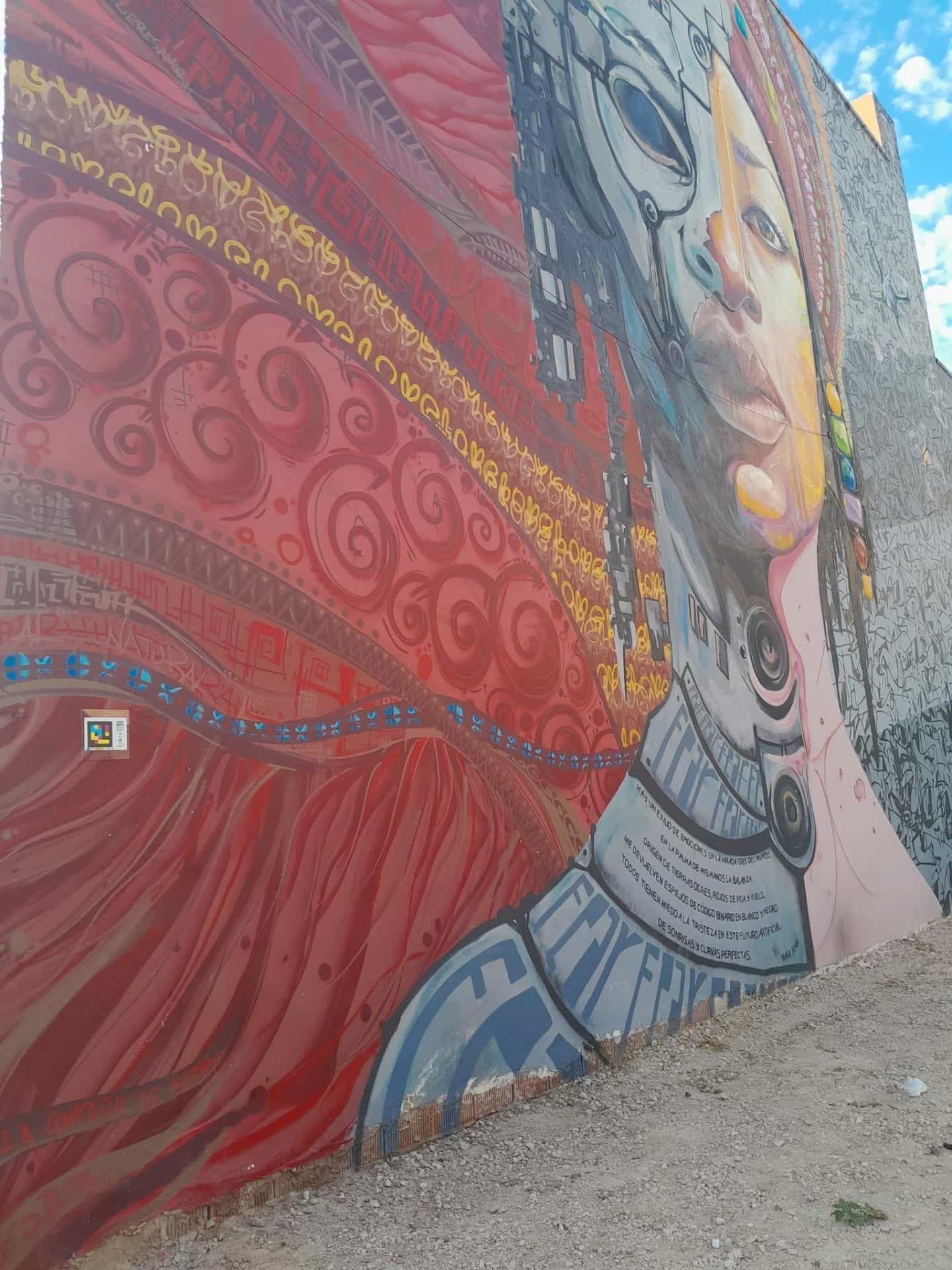 Murale con volto rosso