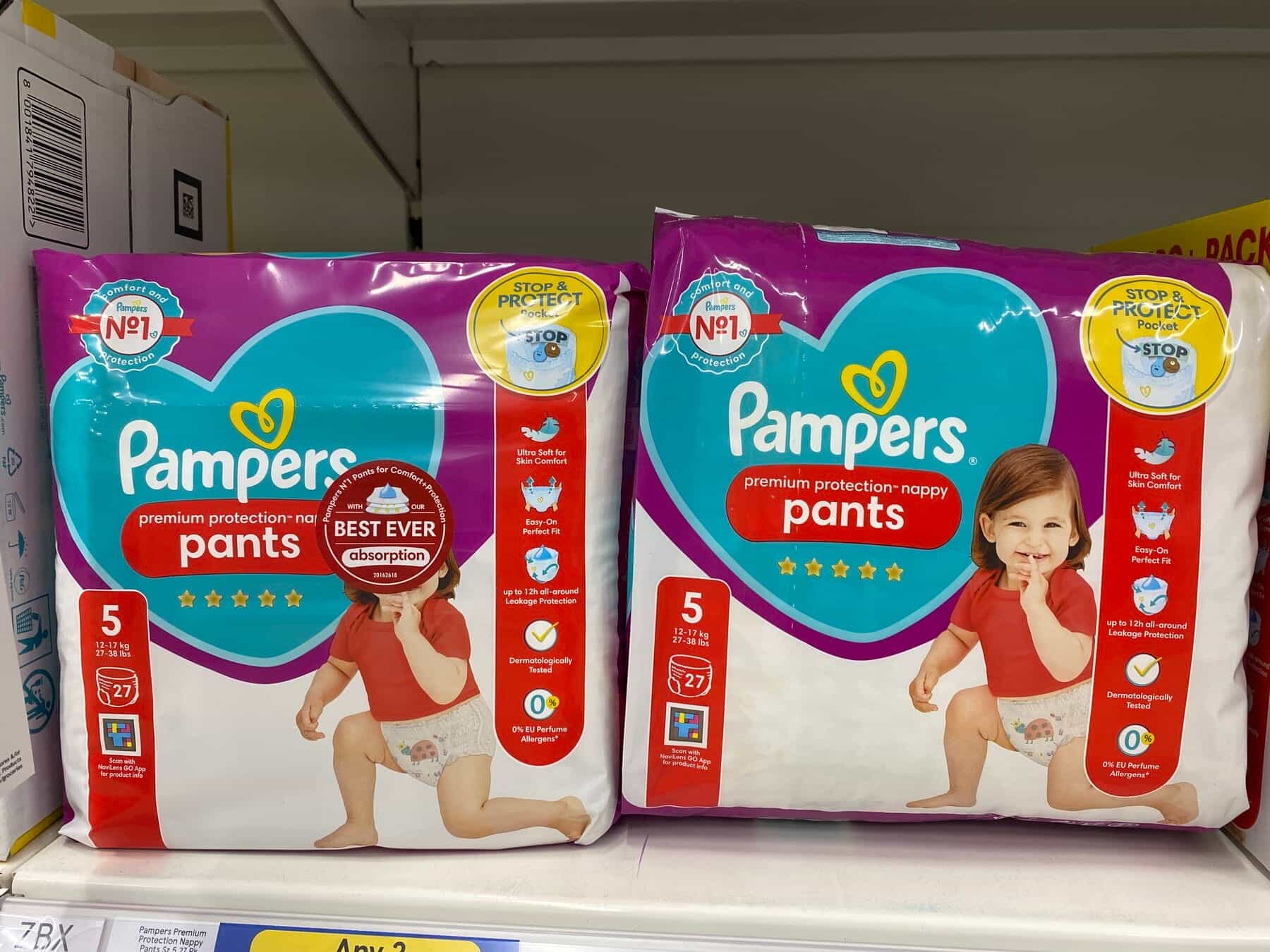 Pack de Pampers Baby-Dry Pants talla 5 con código NaviLens GO integrado en la parte frontal.