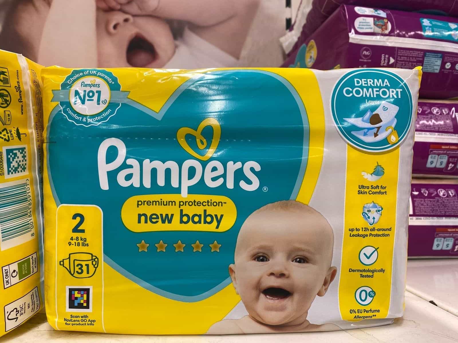 Paquet de Pampers Premium Protection « new baby » taille 2 avec code NaviLens et claim « Scan with NaviLens GO App for product info »