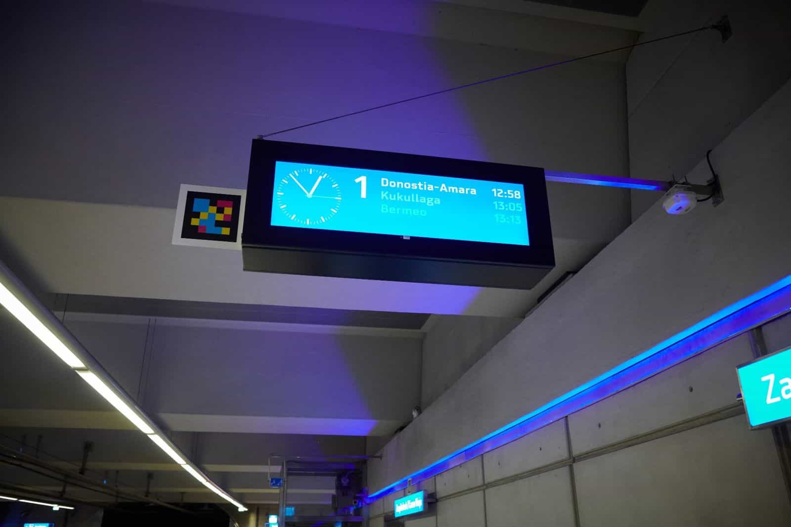 Metro Bilbao — Next departures — Line 1 with NaviLens code next to the element