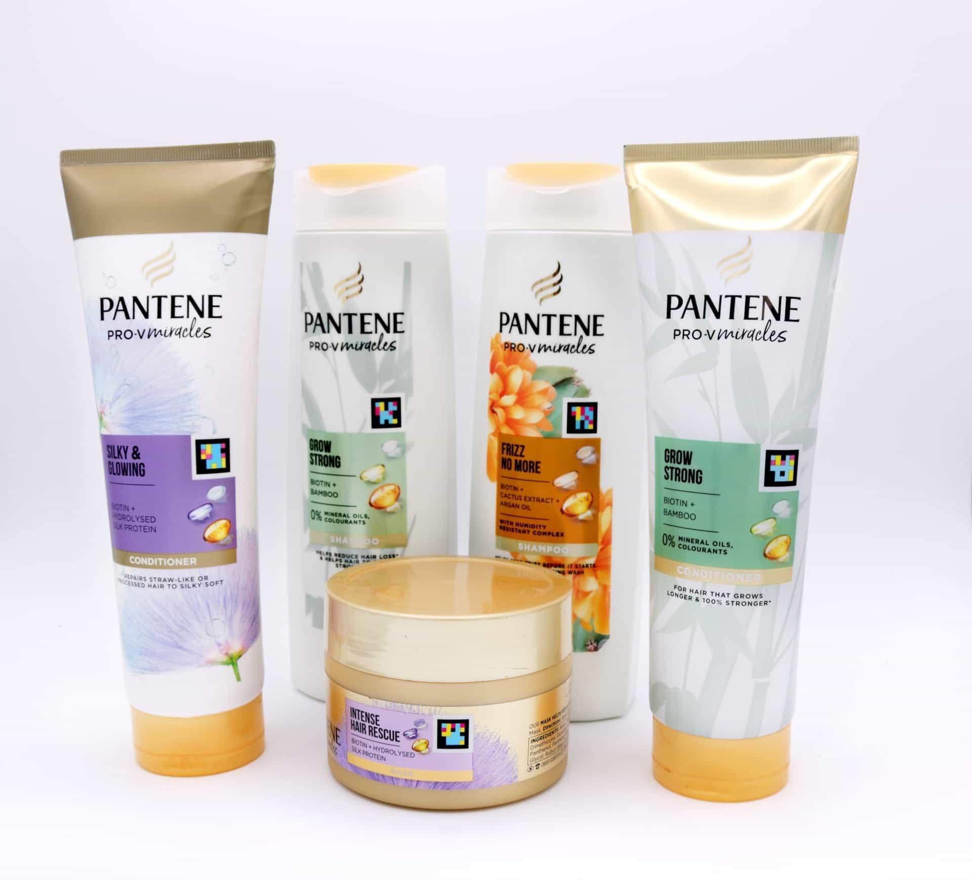 Botes de Pantene Pro-V Miracles con códigos NaviLens accesibles para reconocer variantes.