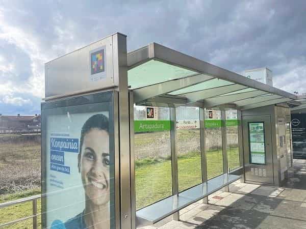 parada artapadura marquesina codigo navilens tranvia vitoria gasteiz euskotren
