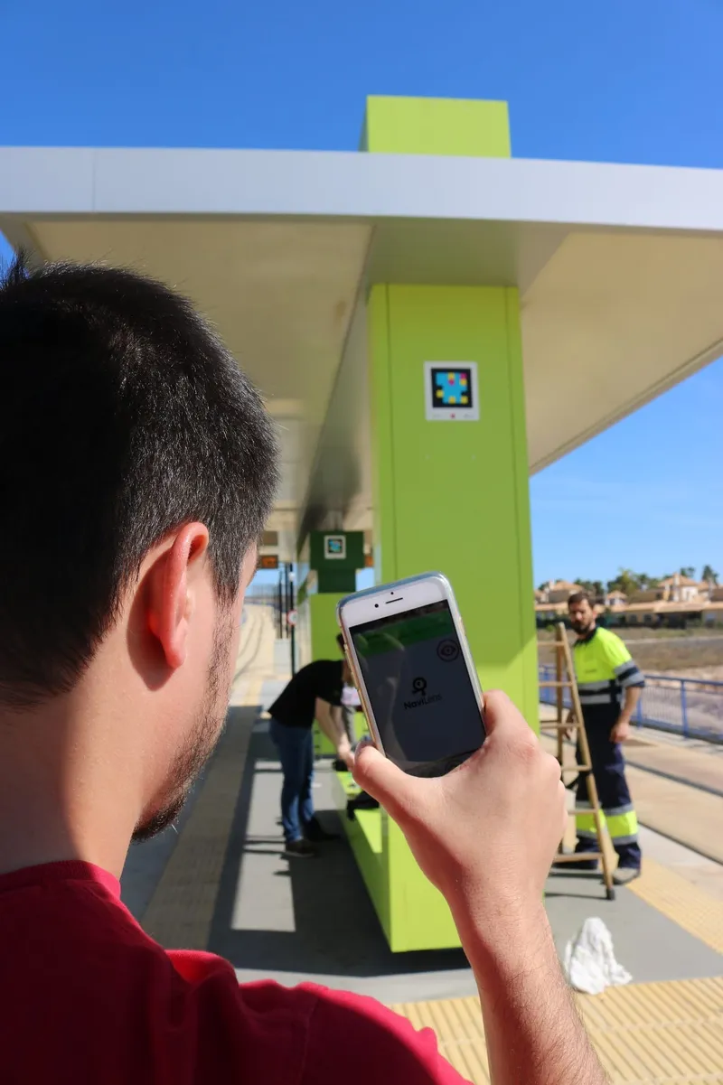 Murcia Straßenbahn — Erste Straßenbahn in Spanien mit NaviLens im gesamten Netz — Murcia