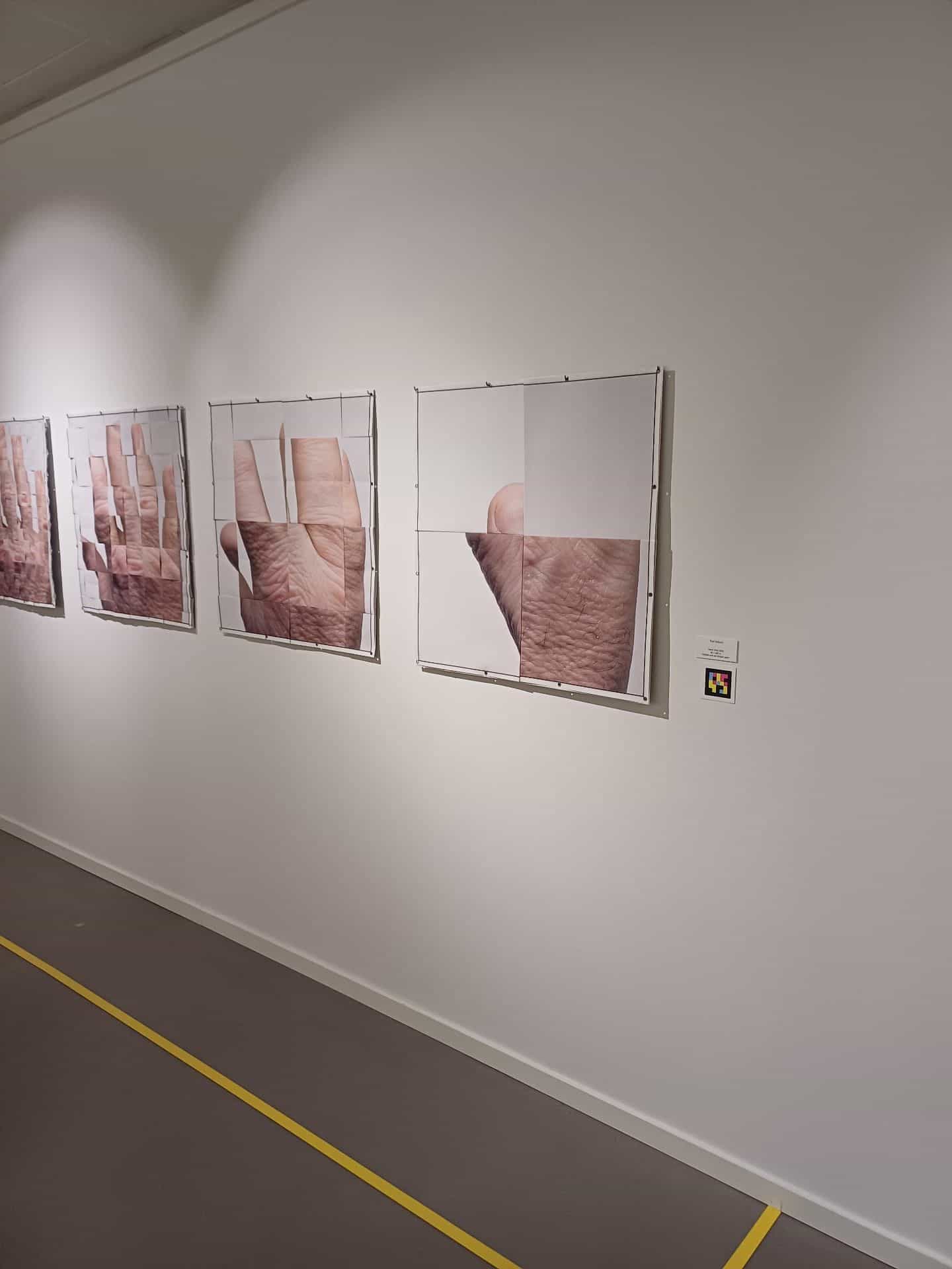 Museum for Papirkunst — Hand series — frammenti intrecciati con codice NaviLens accanto alla didascalia