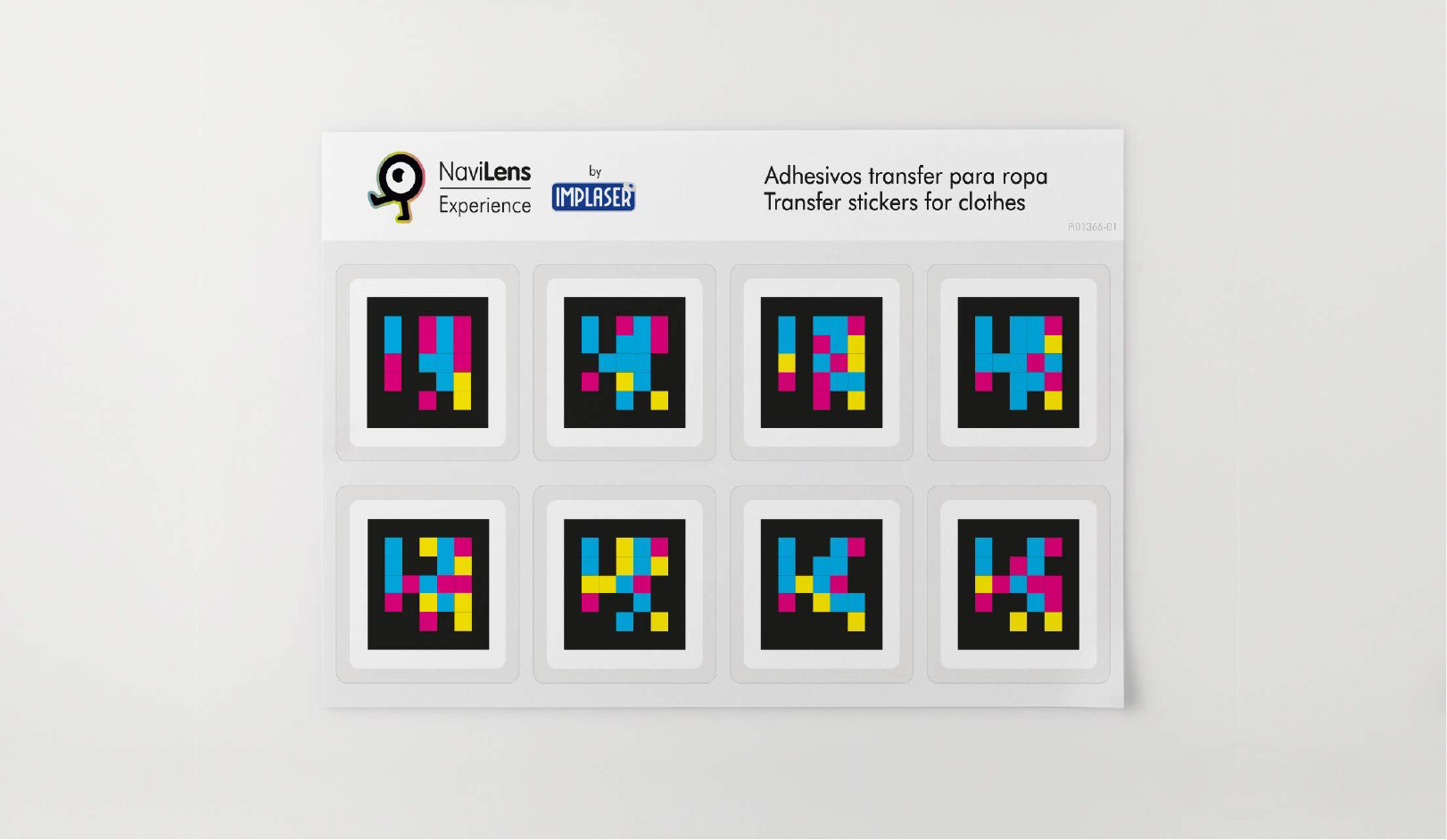 Hoja de adhesivos transfer NaviLens para ropa, con ocho códigos personales preimpresos.
