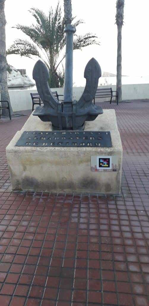 Benidorm — Plaça dels Armadors — monumental anchor · NaviLens