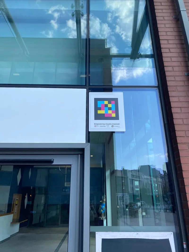 Wolverhampton Bus Station — TfWM, Journeo und RNIB machen den Bahnhof zu einem der zugänglichsten Verkehrsknotenpunkte im Vereinigten Königreich — Wolverhampton