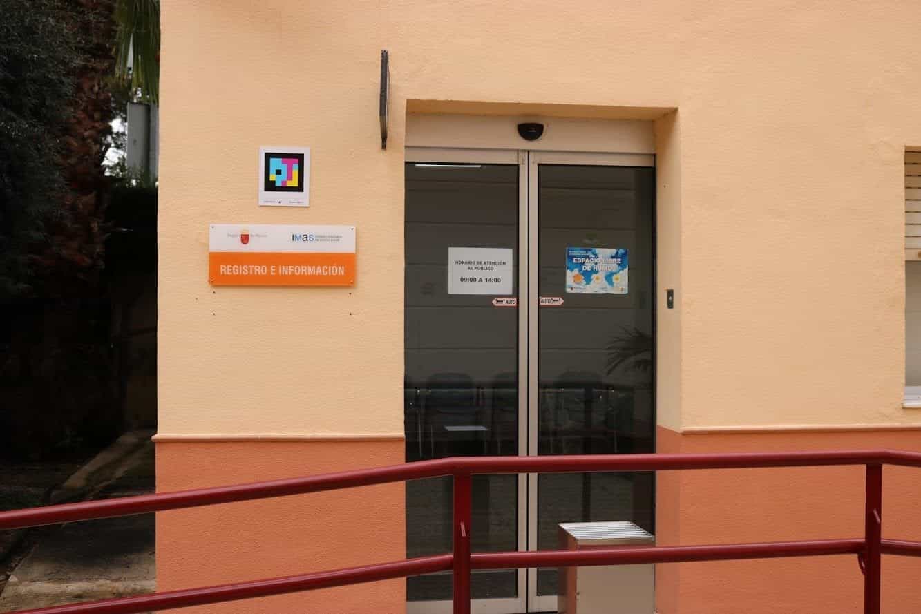 Ufficio informazioni all’ingresso con rampa