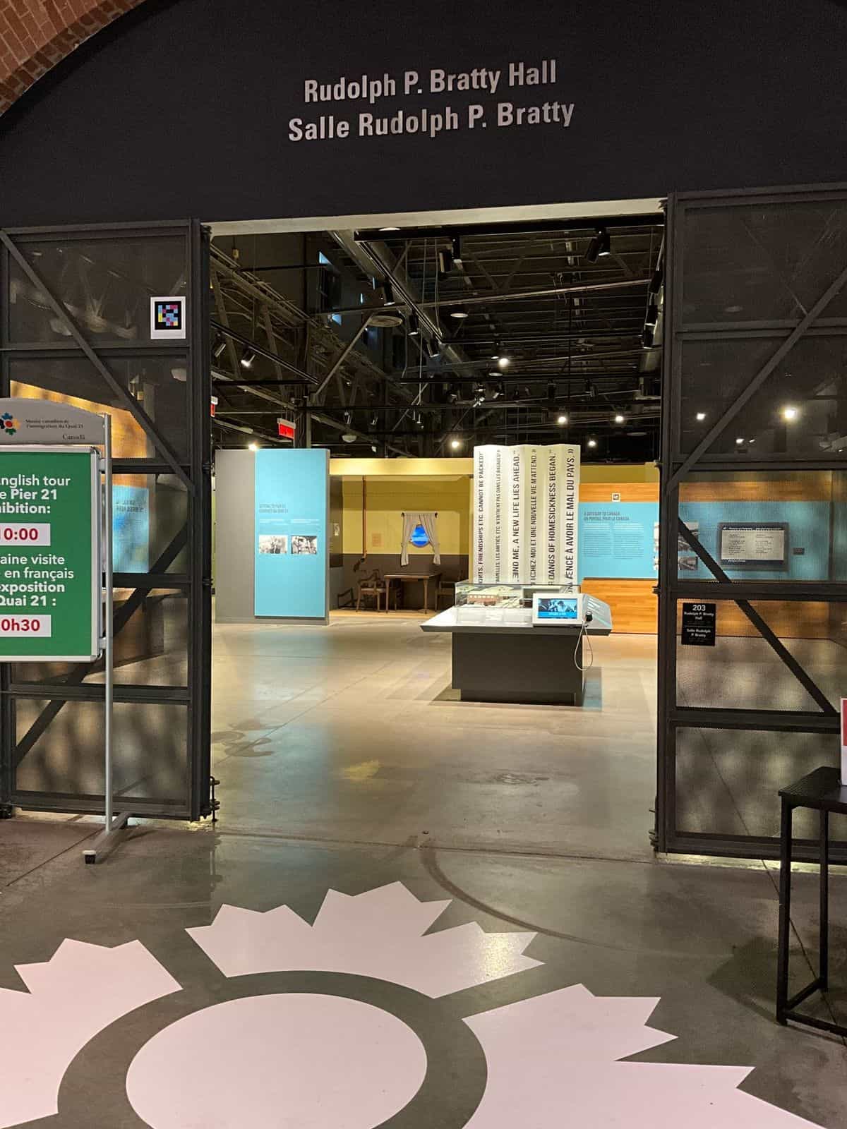 Acceso a Rudolph P. Bratty Hall en el Canadian Museum of Immigration at Pier 21 con código NaviLens