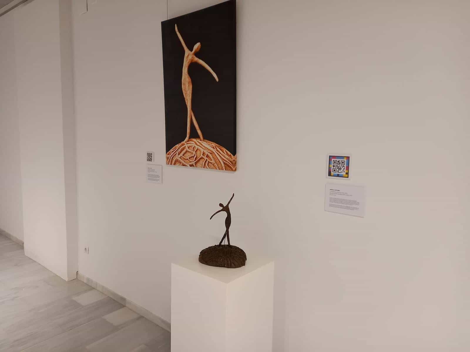 Centre d'Art GAB hall in Benissa with dancer sculpture, painted reproduction and NaviLens code next to the label