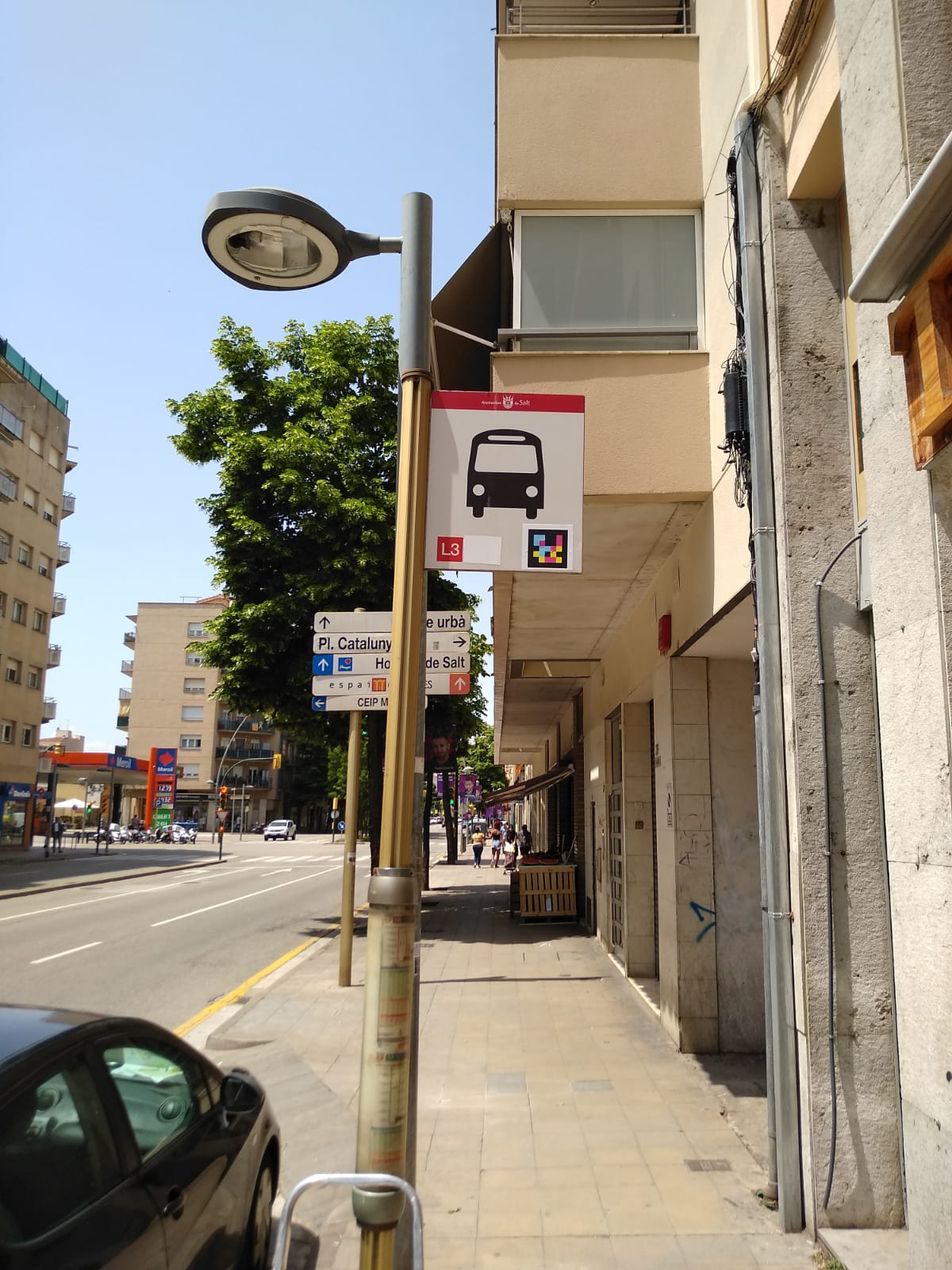 L3 bus stop sign in Salt (Passeig Països Catalans · Plaça Catalunya) with the NaviLens code next to the line number