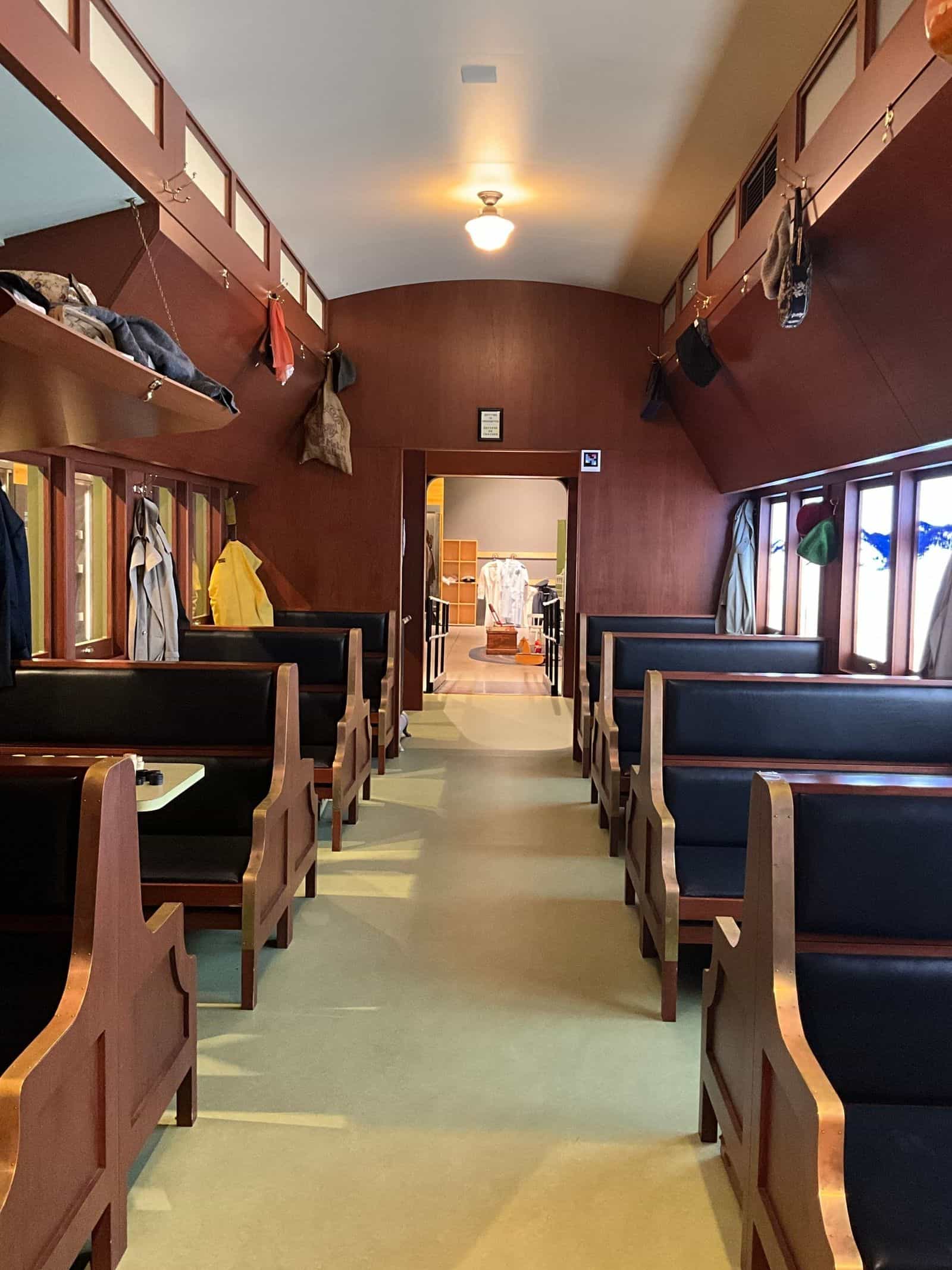 Pier 21 — 船室での移民の旅の再現 con código NaviLens