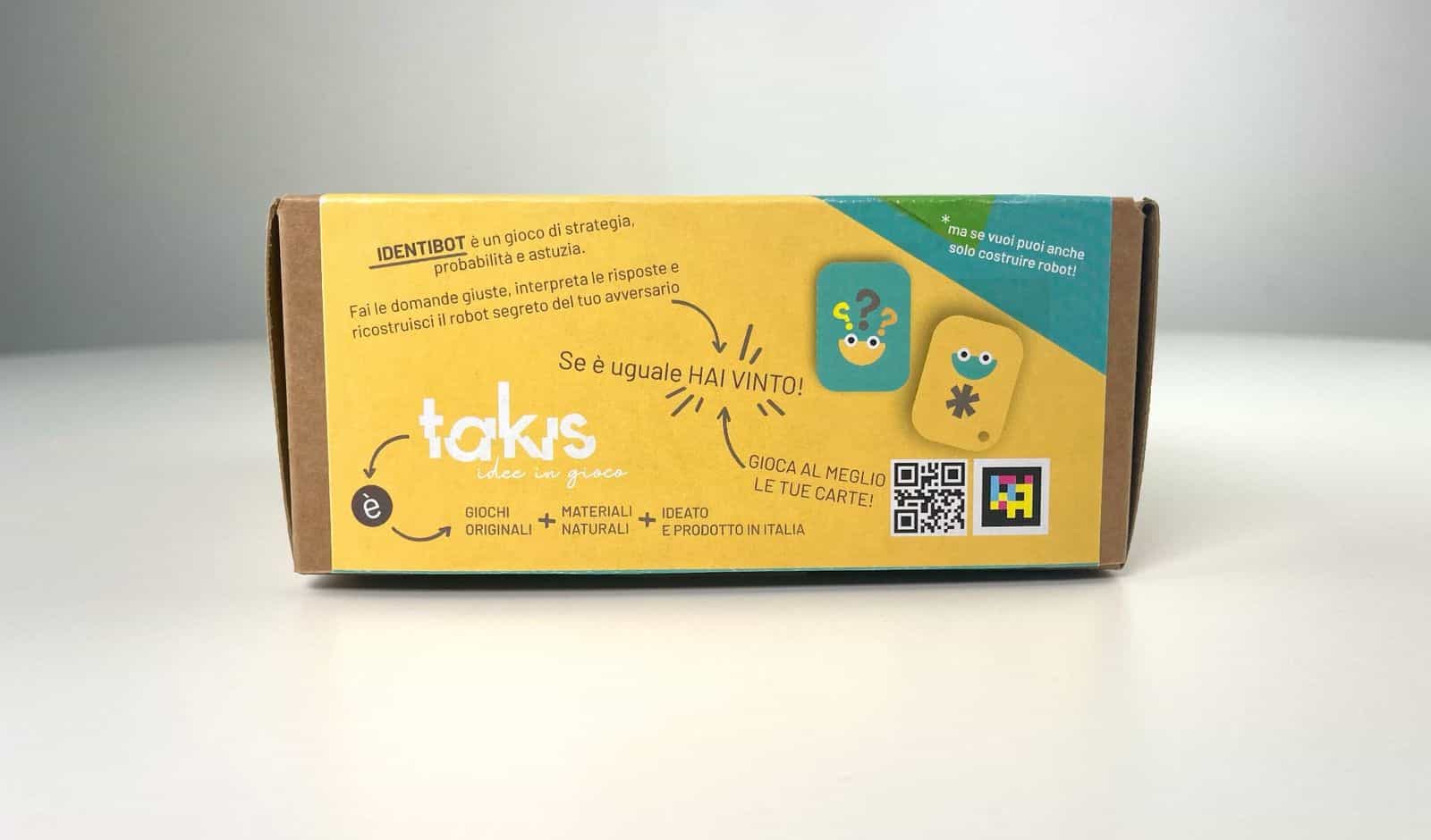 Scatola di legno del gioco Takis Identibot con il codice NaviLens stampato per persone cieche.