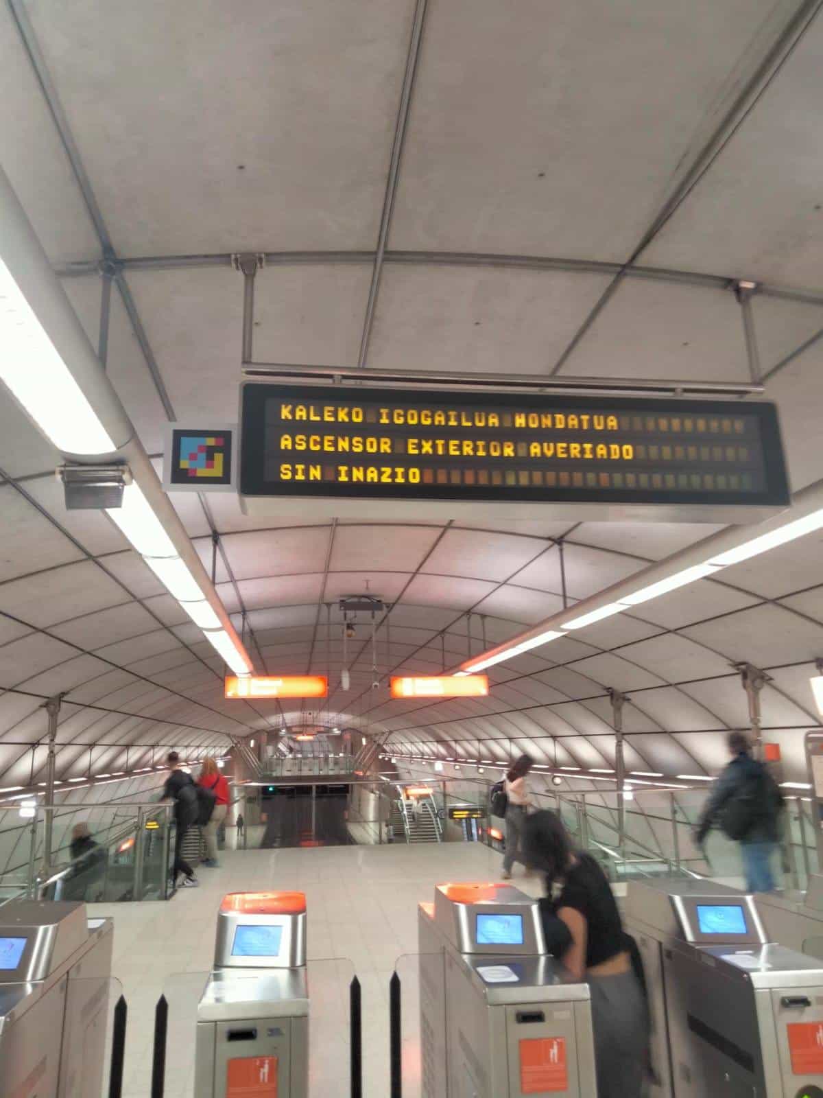 Metro Bilbao — Outdoor lift out-of-service alert with NaviLens code next to the element
