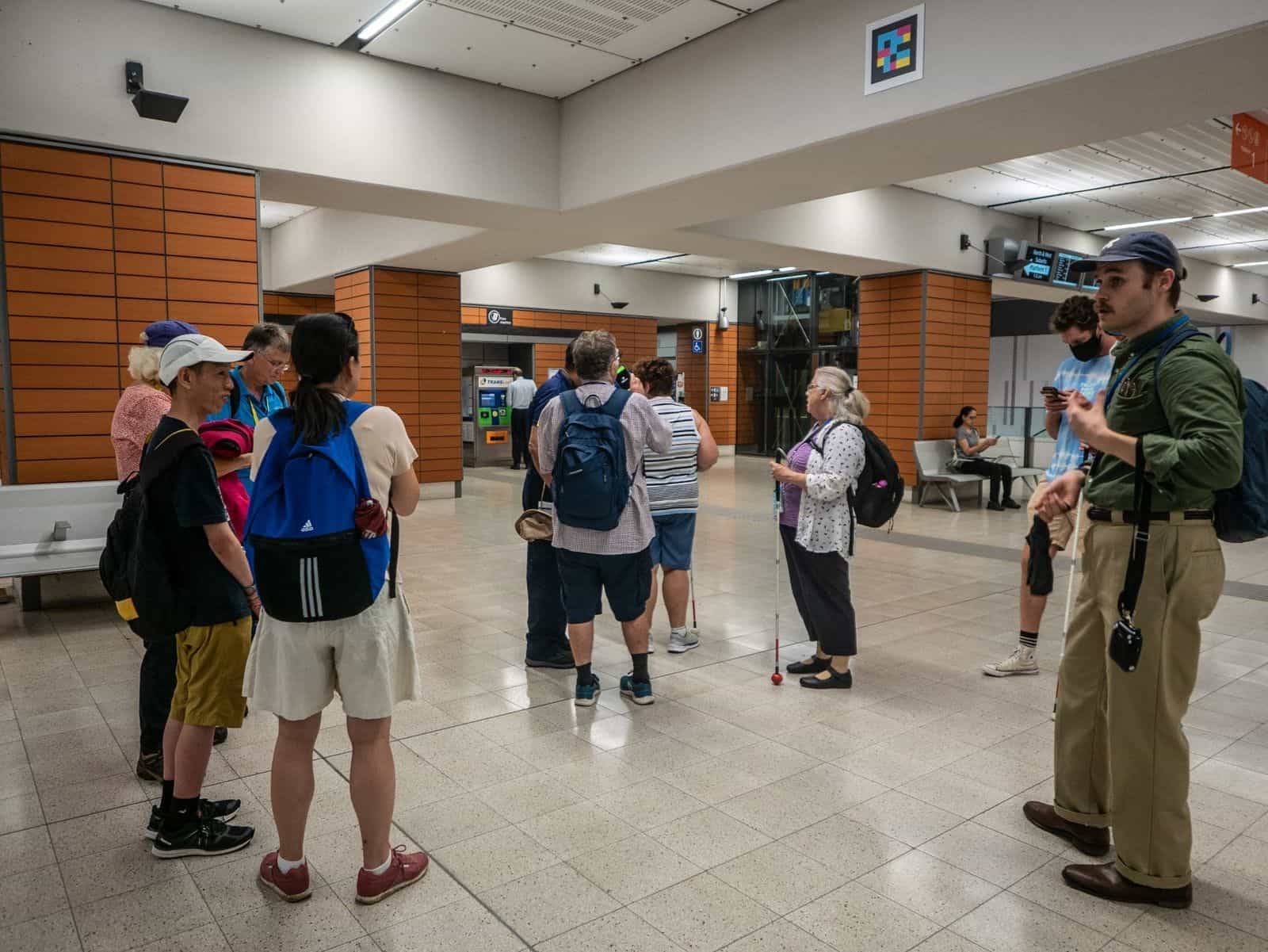 Brisbane King George Square — Briefing dentro la stazione