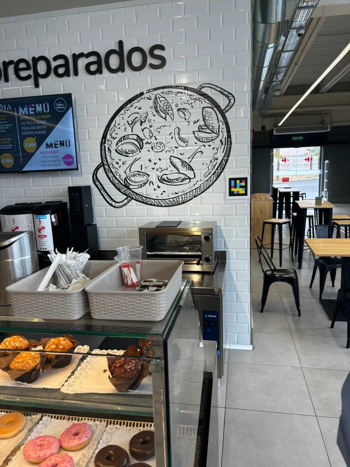 Carrefour Market Boadilla — Fertiggericht- und Cafébereich