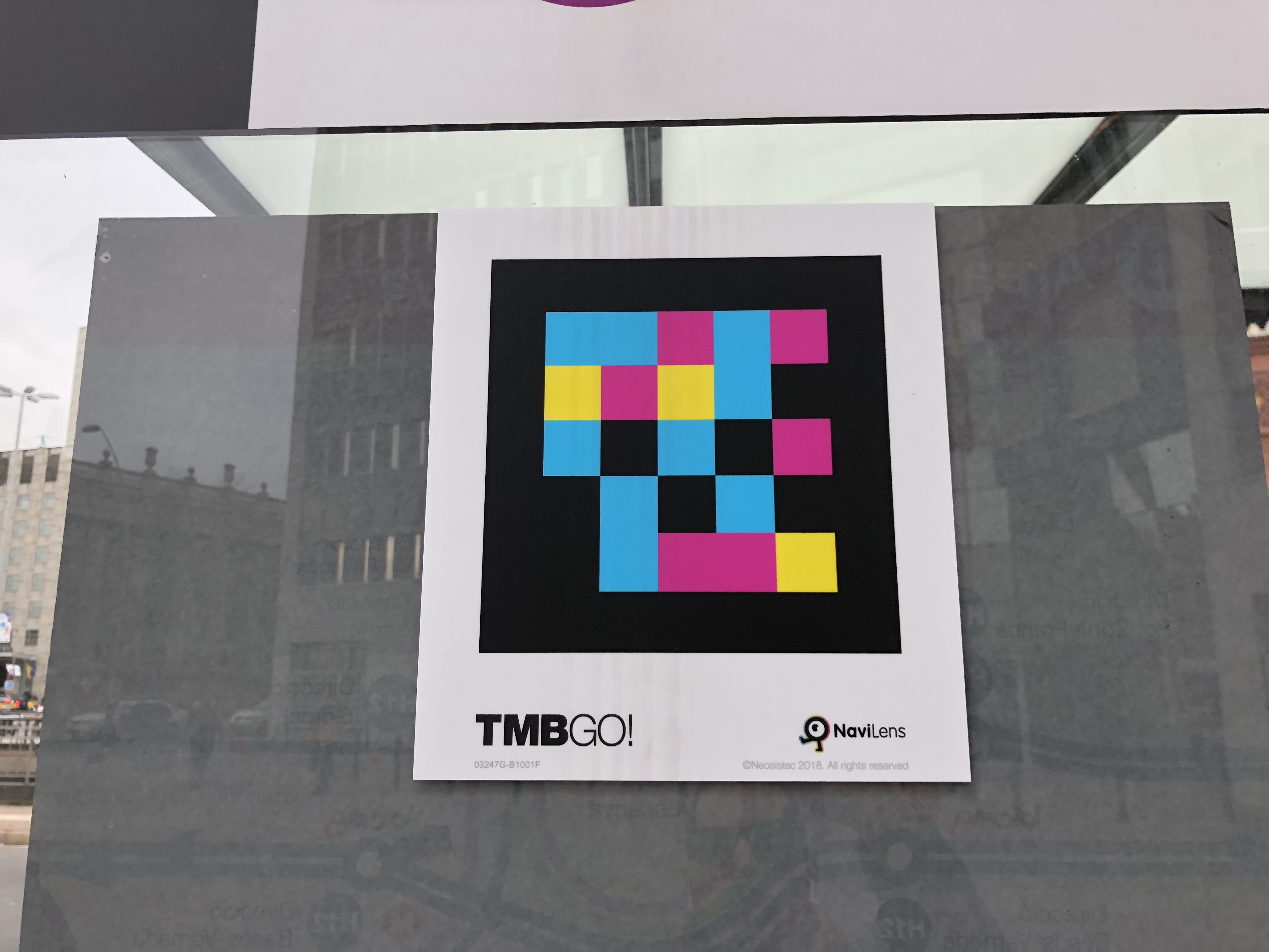 Etiqueta NaviLens con logo TMBGO
